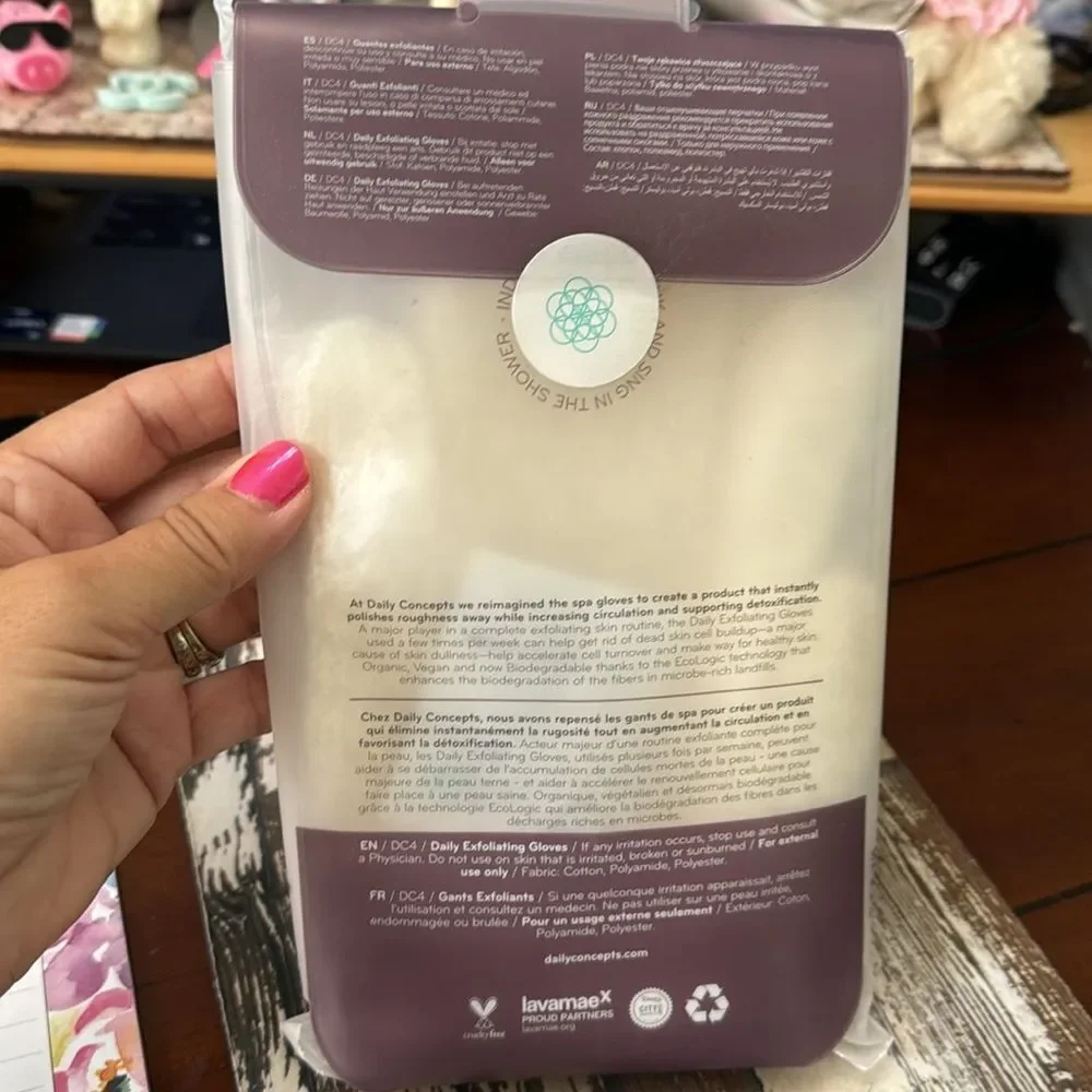 NEW Daily Concepts Exfoliating Spa Gloves